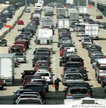 Traffic stopped on freeway during emergency